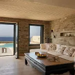 5 Bedroom With Pool, Sunset Views, Direct Access To The Sea Villa