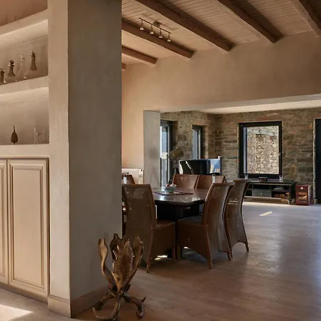 5 Bedroom With Pool, Sunset Views, Direct Access To The Sea Melissaki
