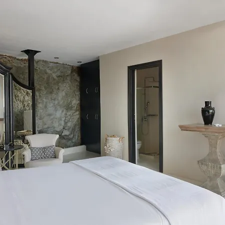 5 Bedroom With Pool, Sunset Views, Direct Access To The Sea