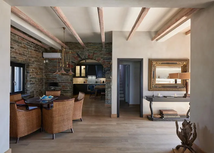 5 Bedroom With Pool, Sunset Views, Direct Access To The Sea Villa