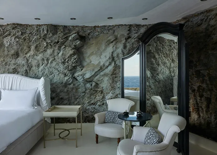 5 Bedroom With Pool, Sunset Views, Direct Access To The Sea