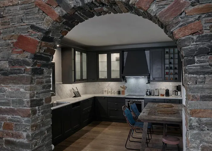 5 Bedroom With Pool, Sunset Views, Direct Access To The Sea *